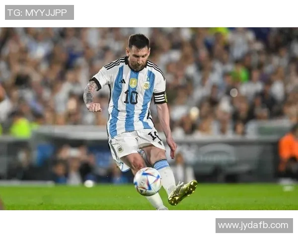 足球明星展现力量之美肌肉合集尽显运动魅力与激情 足球明星展现力量之美肌肉合集尽显运动魅力与激情