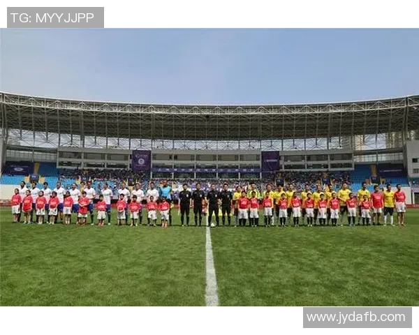 历代足球巨星汇聚一堂全明星阵容回顾与分析