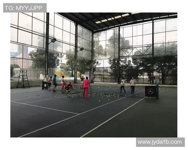 成都网球队实力揭秘：网球巨献背后的训练与奋斗故事